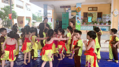 Chuyên đề " Bé với trò chơi dân gian" lớp MGL A4