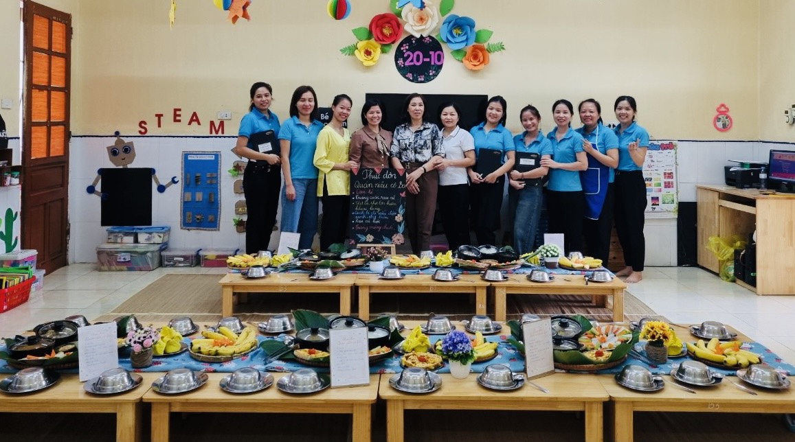 Chuyên đề "Tổ chức bữa ăn hạnh phúc sáng tạo" tại lớp mẫu giáo bé C2